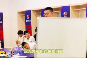  朗斯更衣室矛盾激化，队长公开批评队友态度  